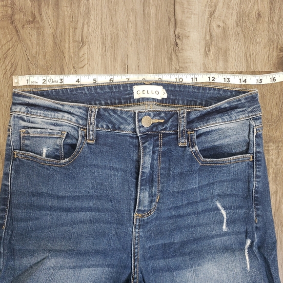 Cello Women's 7 ( 30 ) Medium Wash High Rise Ankle Crop Skinny Distressed Fade - Picture 4 of 8